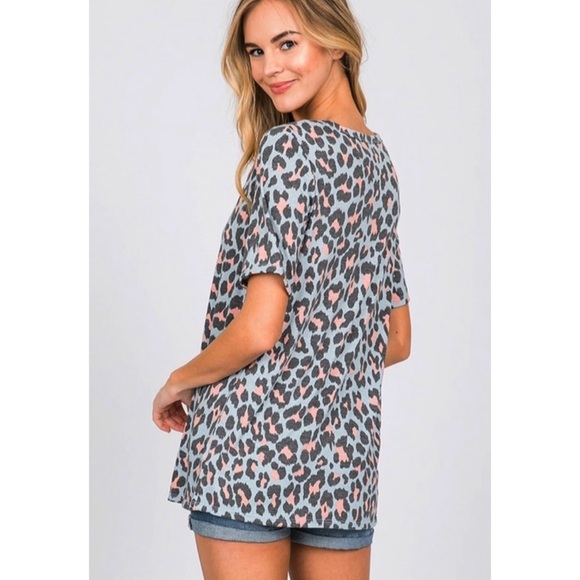 🛍NEW! Leopard Print Choker Top! - Picture 5 of 8